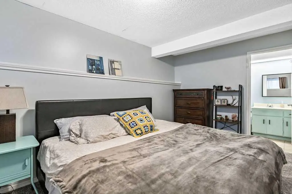 106 Woodfield Close SW