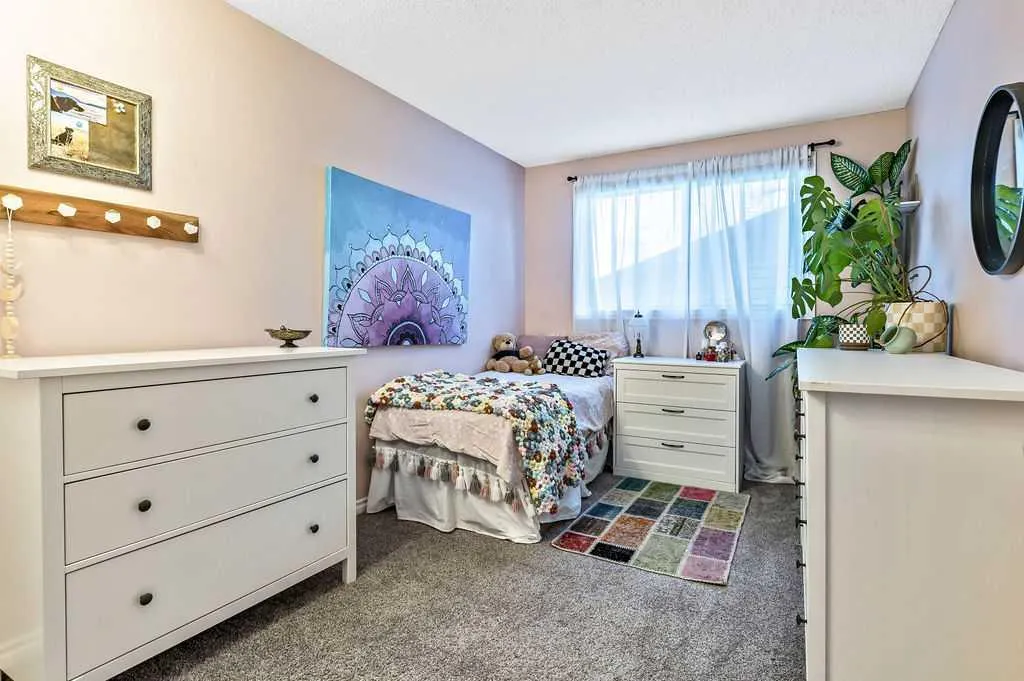 106 Woodfield Close SW