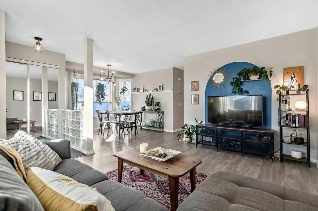 106 Woodfield Close SW