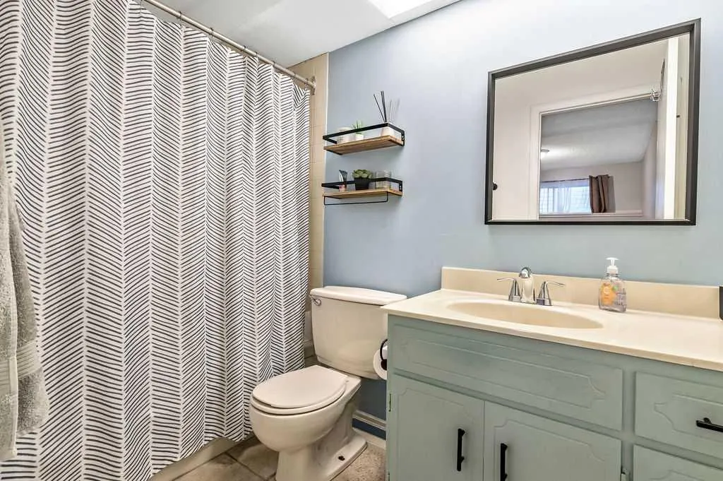 106 Woodfield Close SW