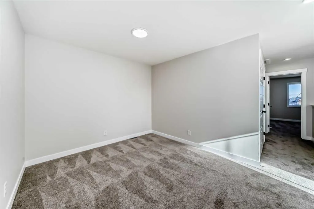 1001 Reynolds Crescent SW