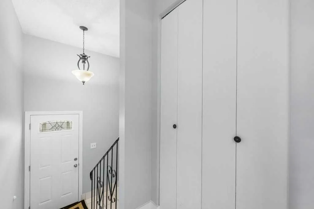 53,55 Dovercliffe Way SE