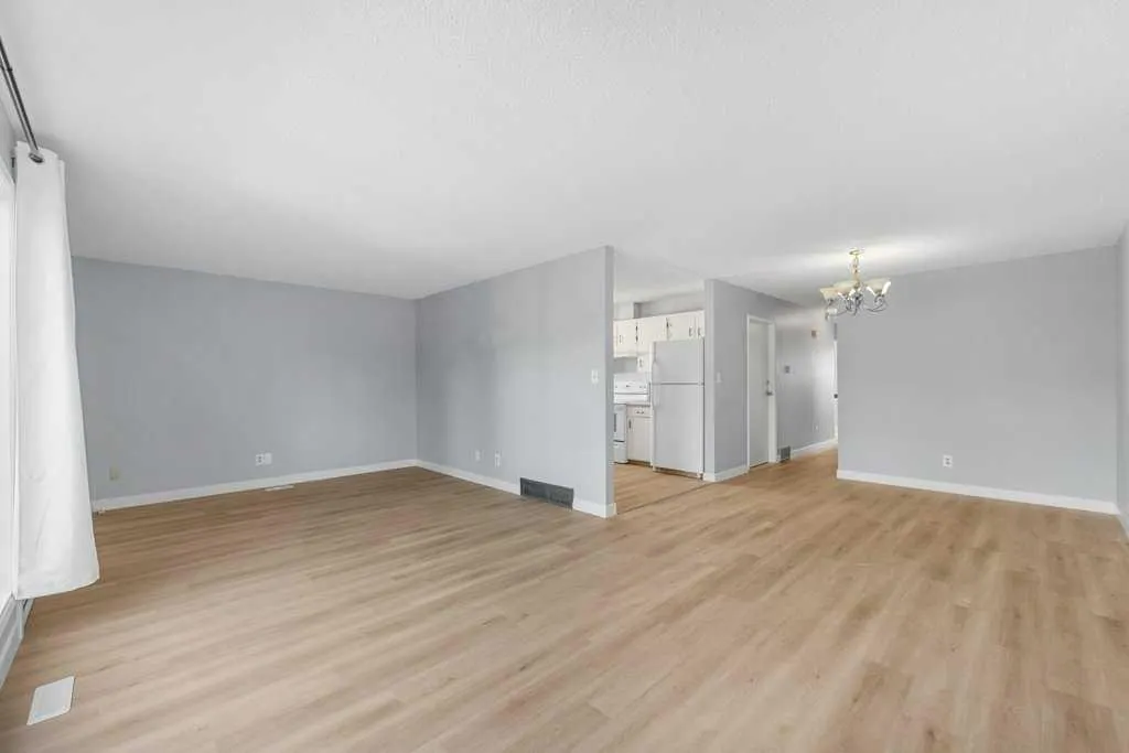 53,55 Dovercliffe Way SE