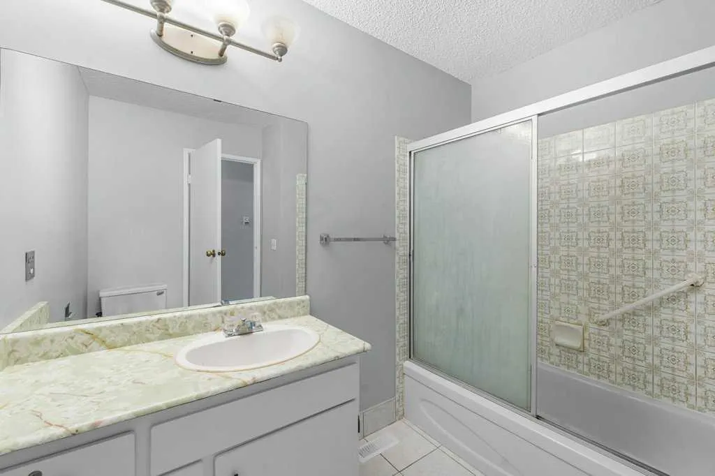 53,55 Dovercliffe Way SE