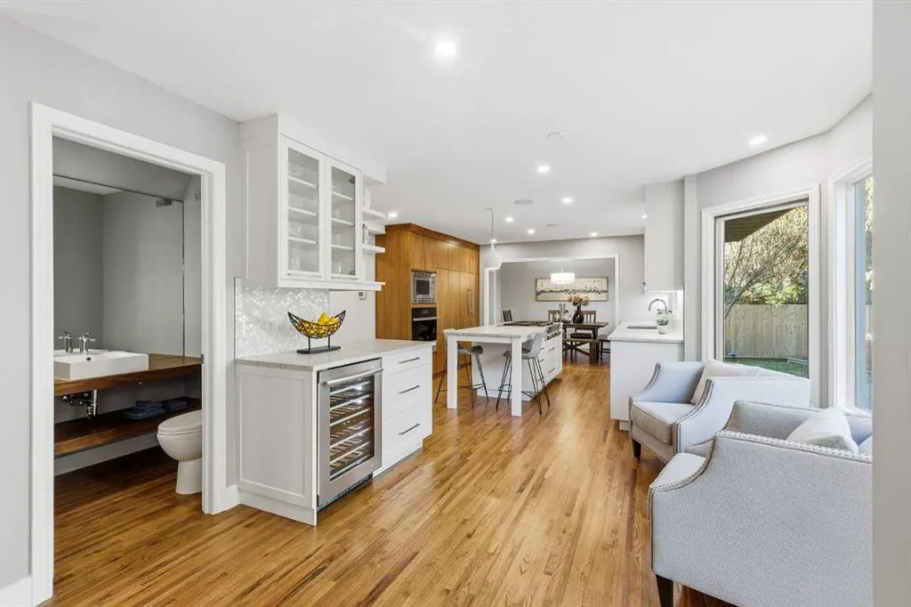 723 Willamette Drive SE