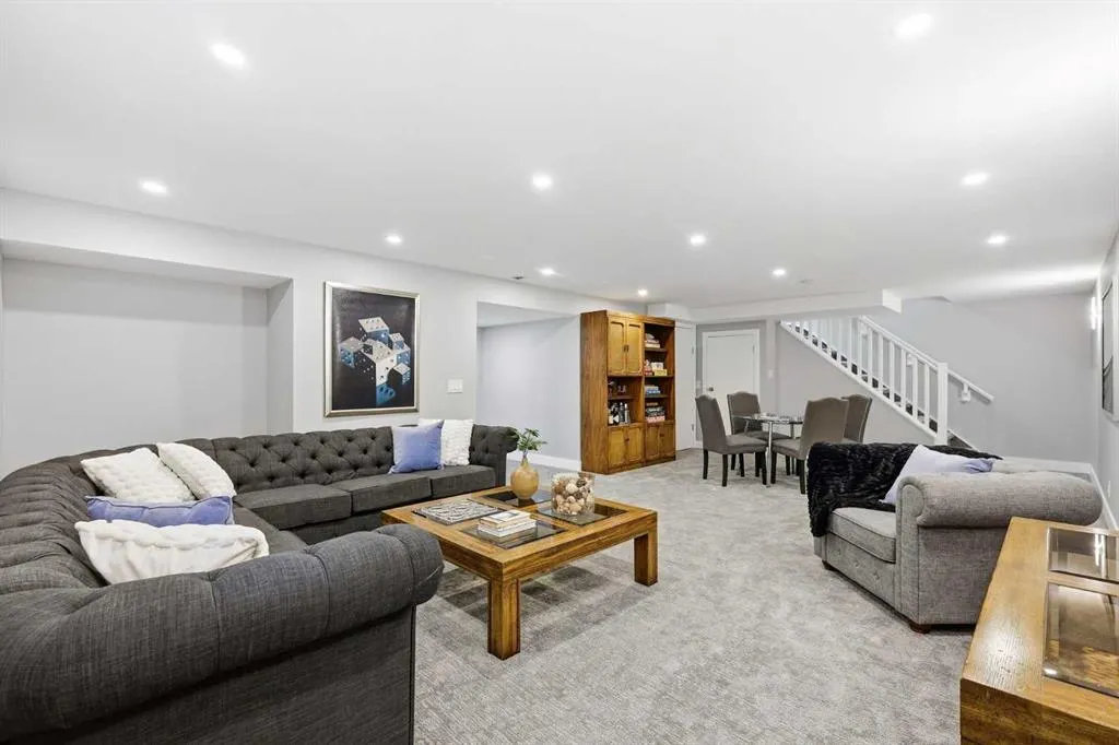 723 Willamette Drive SE