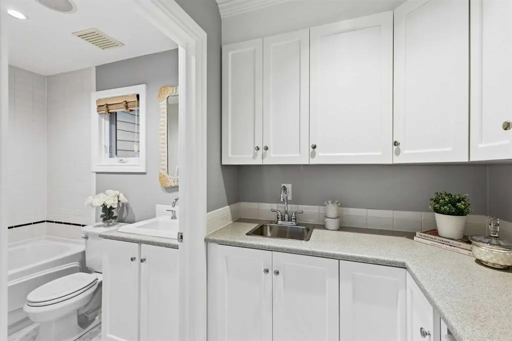 723 Willamette Drive SE