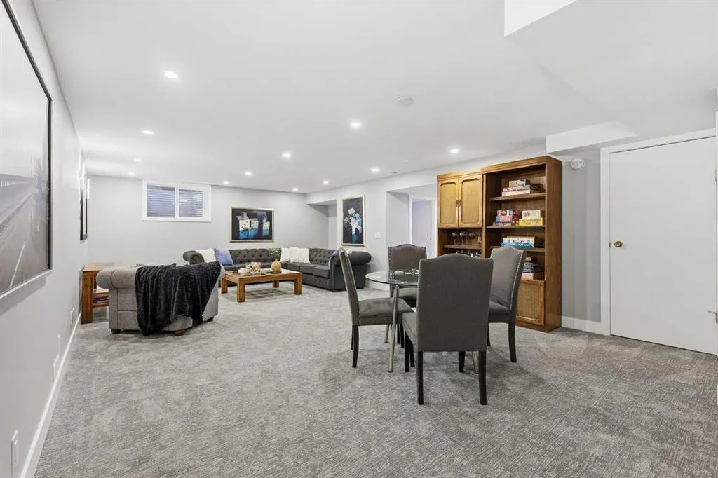 723 Willamette Drive SE