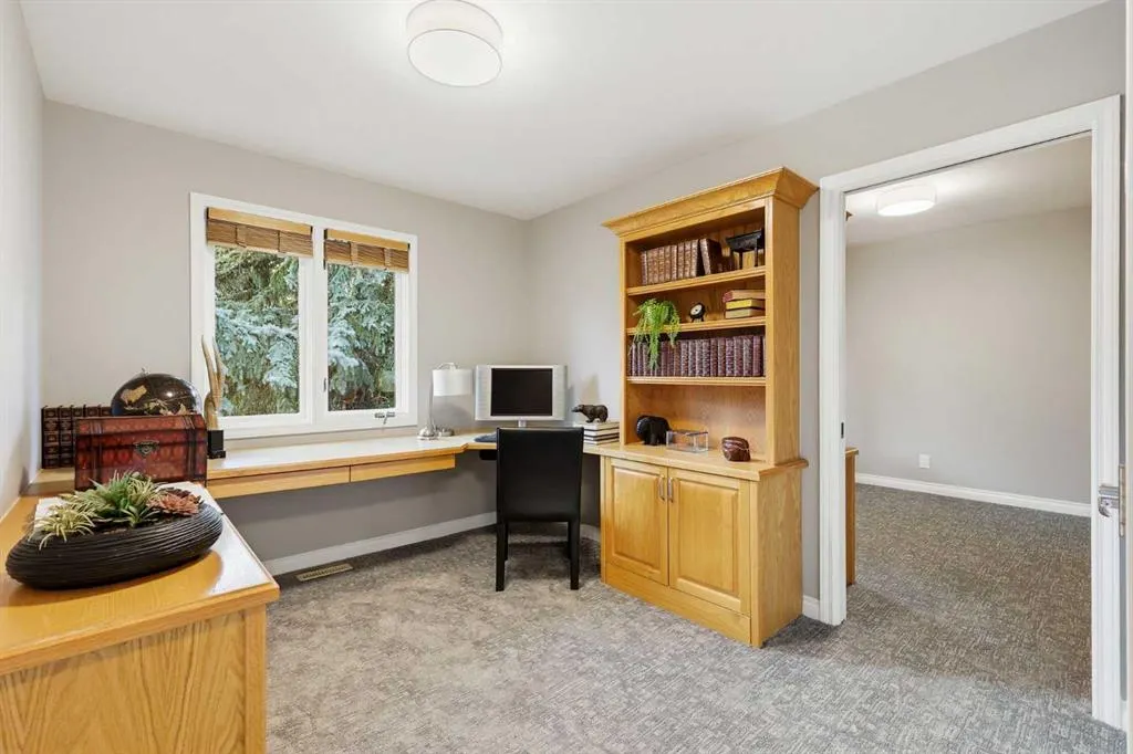 723 Willamette Drive SE