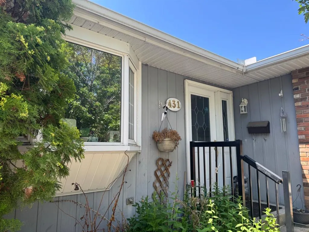 431 Queen Charlotte Drive SE