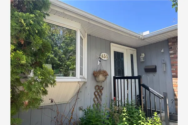 431 Queen Charlotte Drive SE