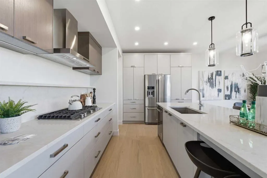 11 Rowmont Gardens NW