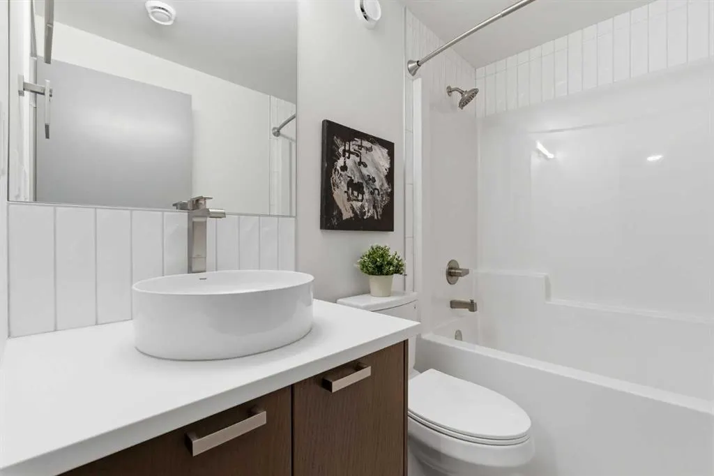 11 Rowmont Gardens NW