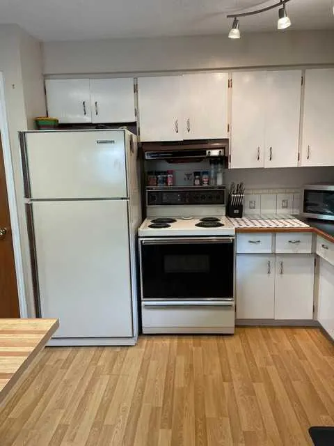 11409 103 Street Street