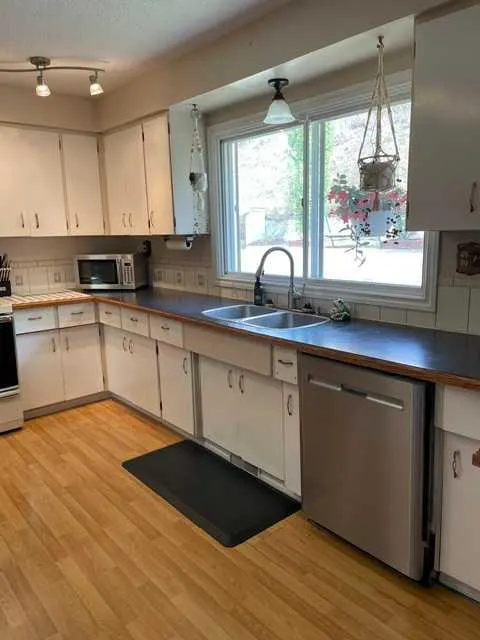 11409 103 Street Street