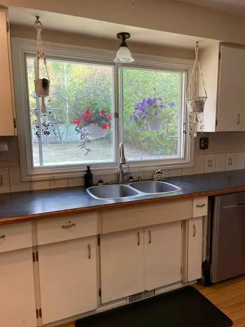 11409 103 Street Street