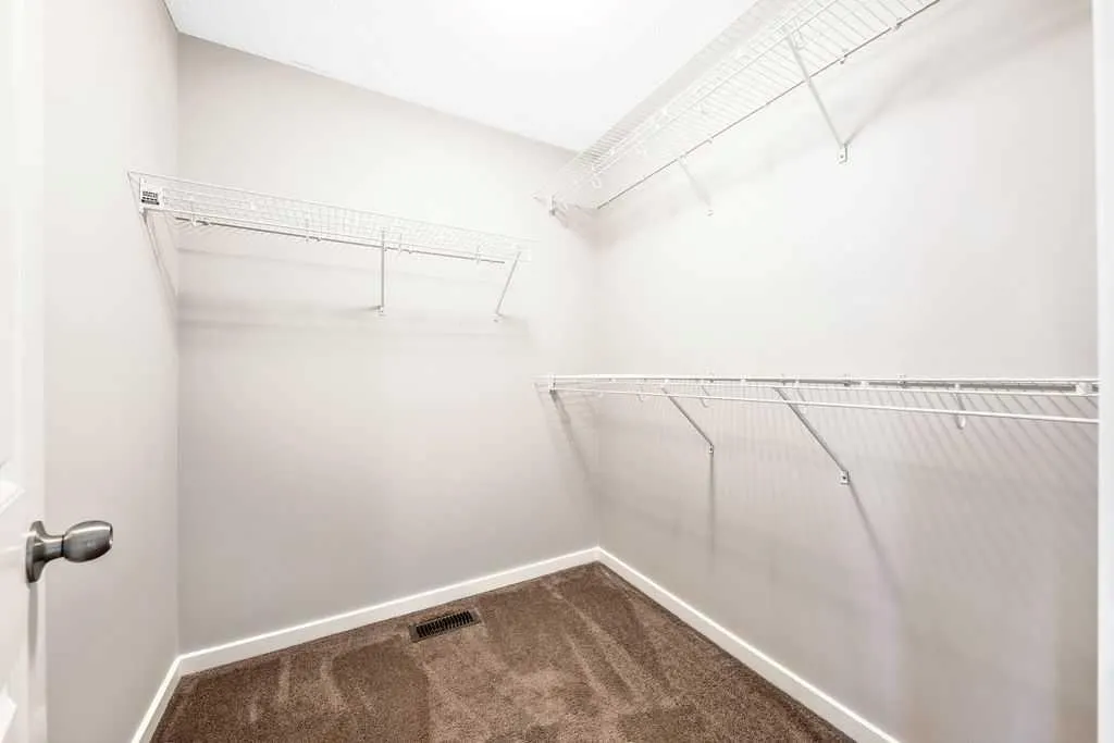 37 Marquis Common SE