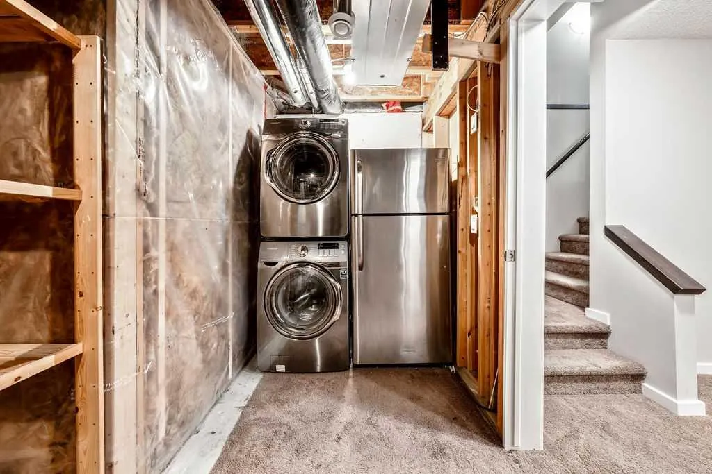 37 Marquis Common SE