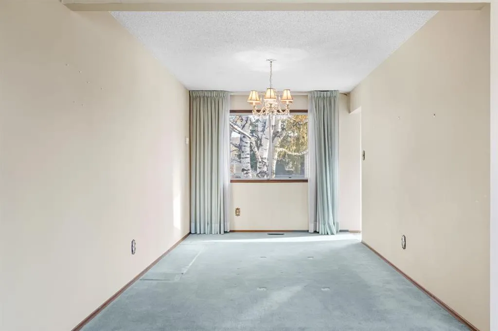 3375 Breton Close NW