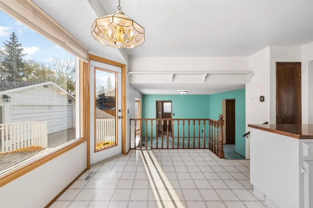 3375 Breton Close NW