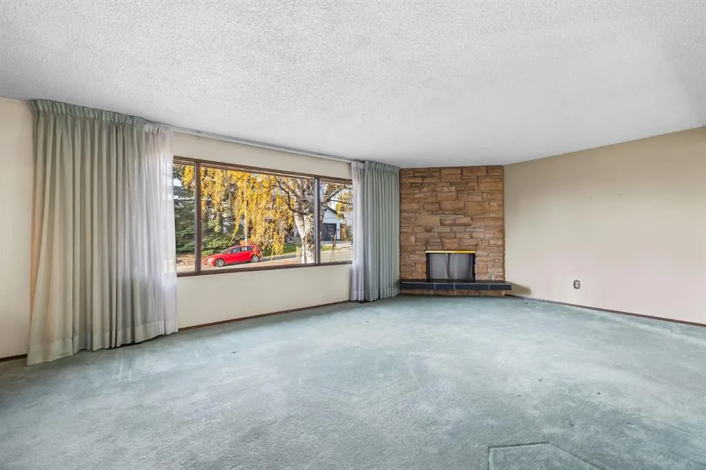 3375 Breton Close NW