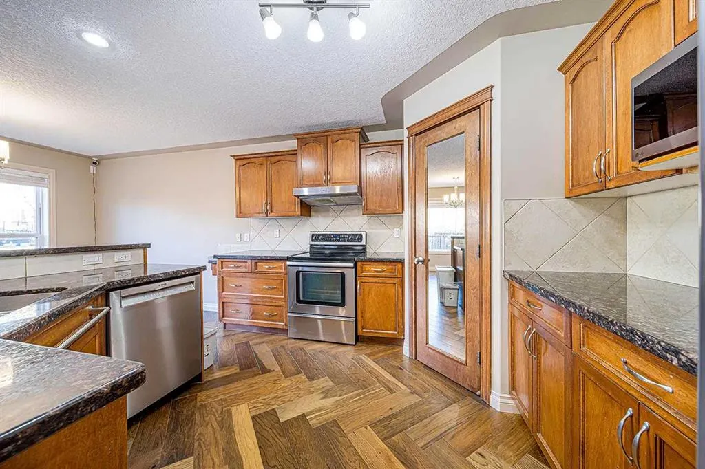 22 Royal Birch Way NW