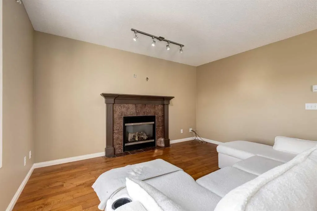 1880 Thornbird Road SE