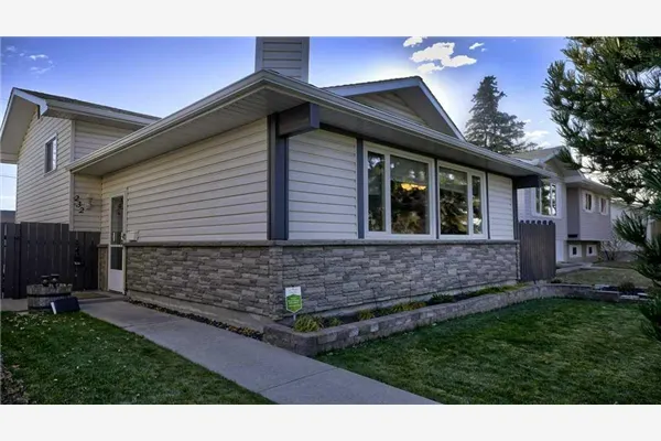 232 Penbrooke Way SE