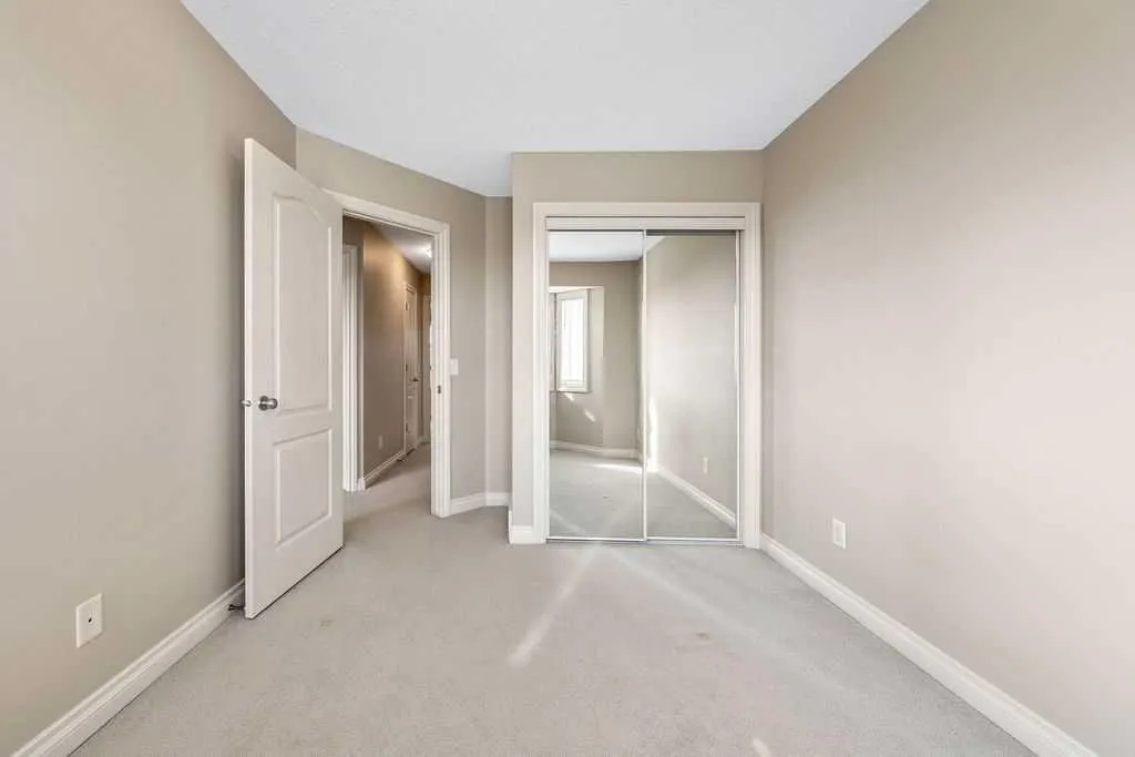 313 Strathcona Circle