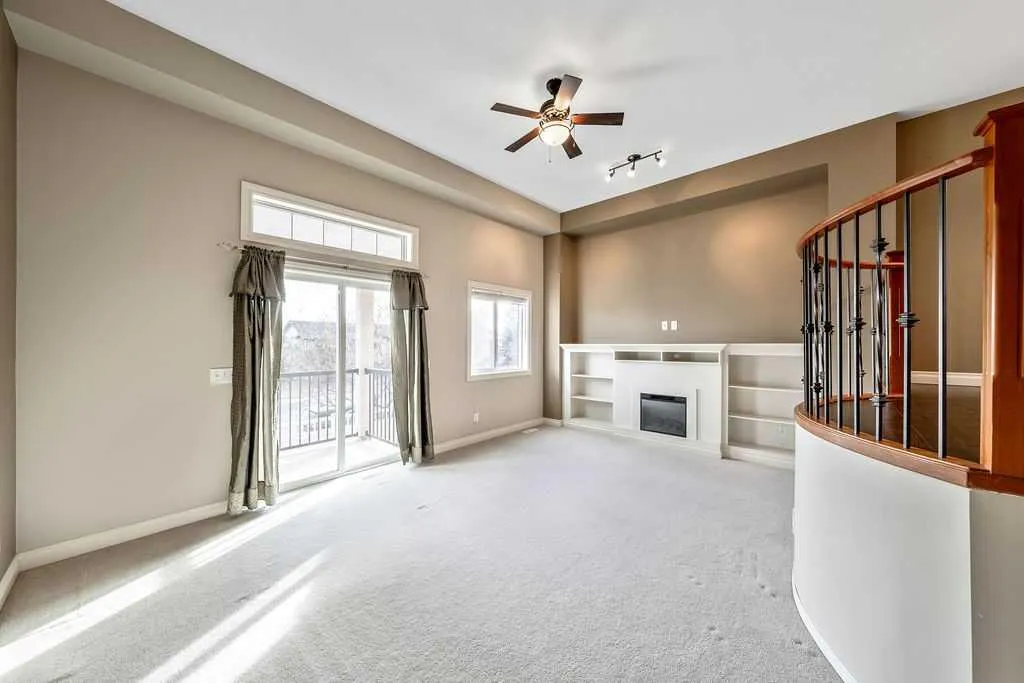 313 Strathcona Circle