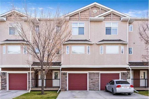 313 Strathcona Circle