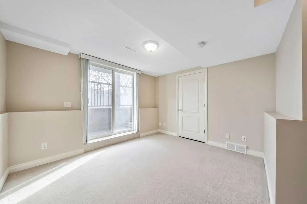 313 Strathcona Circle