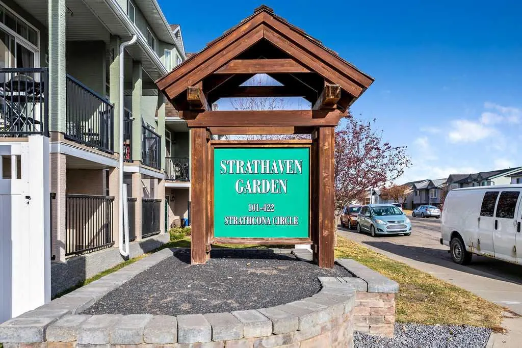 313 Strathcona Circle