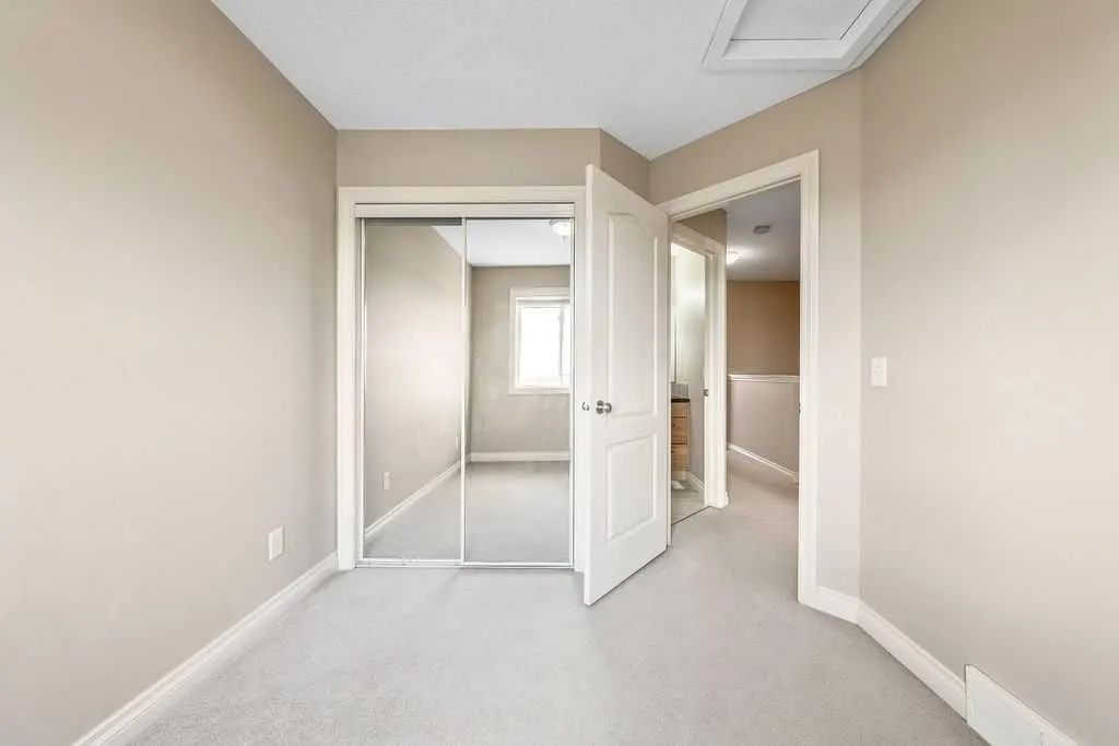 313 Strathcona Circle