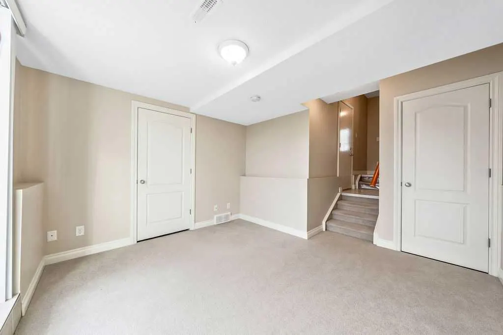 313 Strathcona Circle