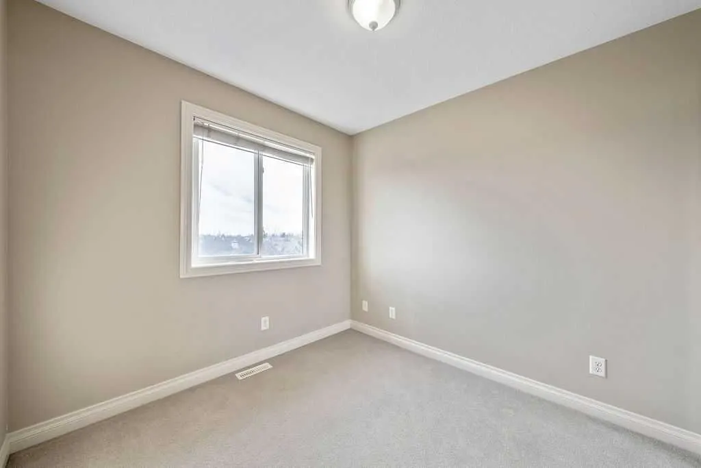 313 Strathcona Circle