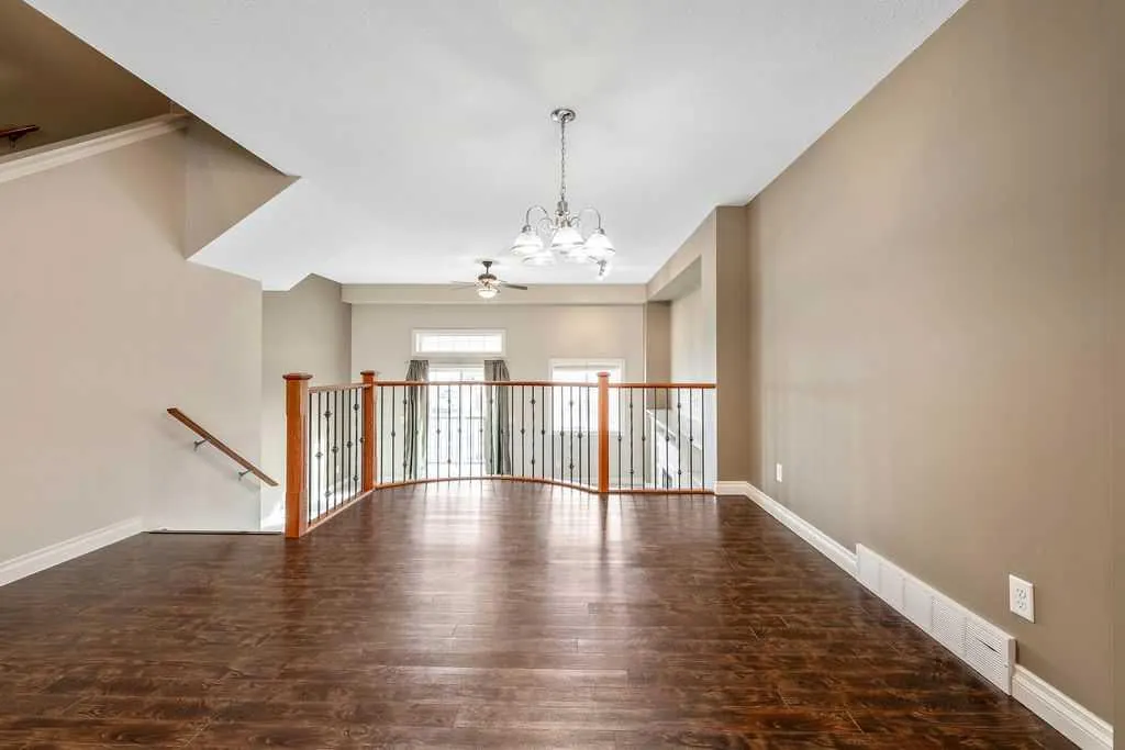 313 Strathcona Circle