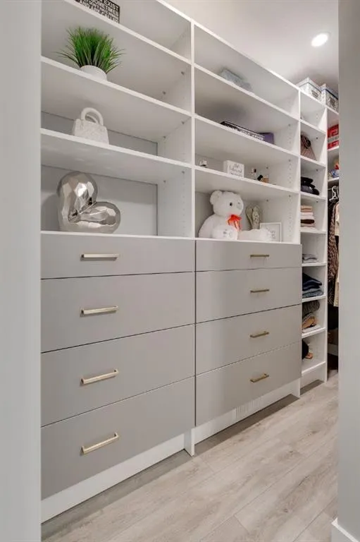 185 Riverwood Crescent