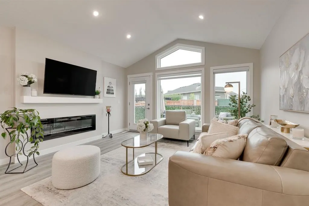 185 Riverwood Crescent