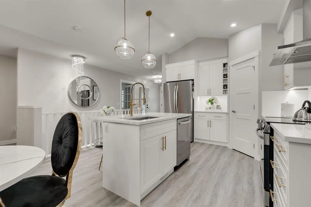 185 Riverwood Crescent