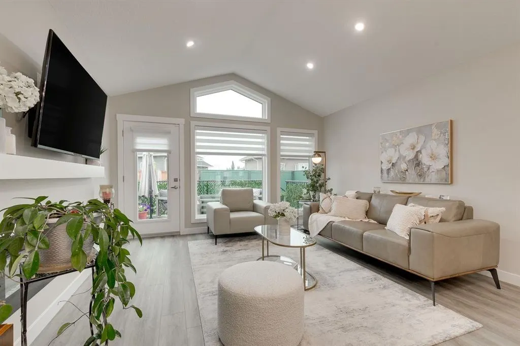 185 Riverwood Crescent