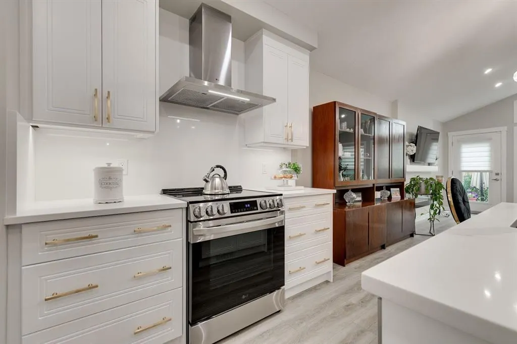 185 Riverwood Crescent