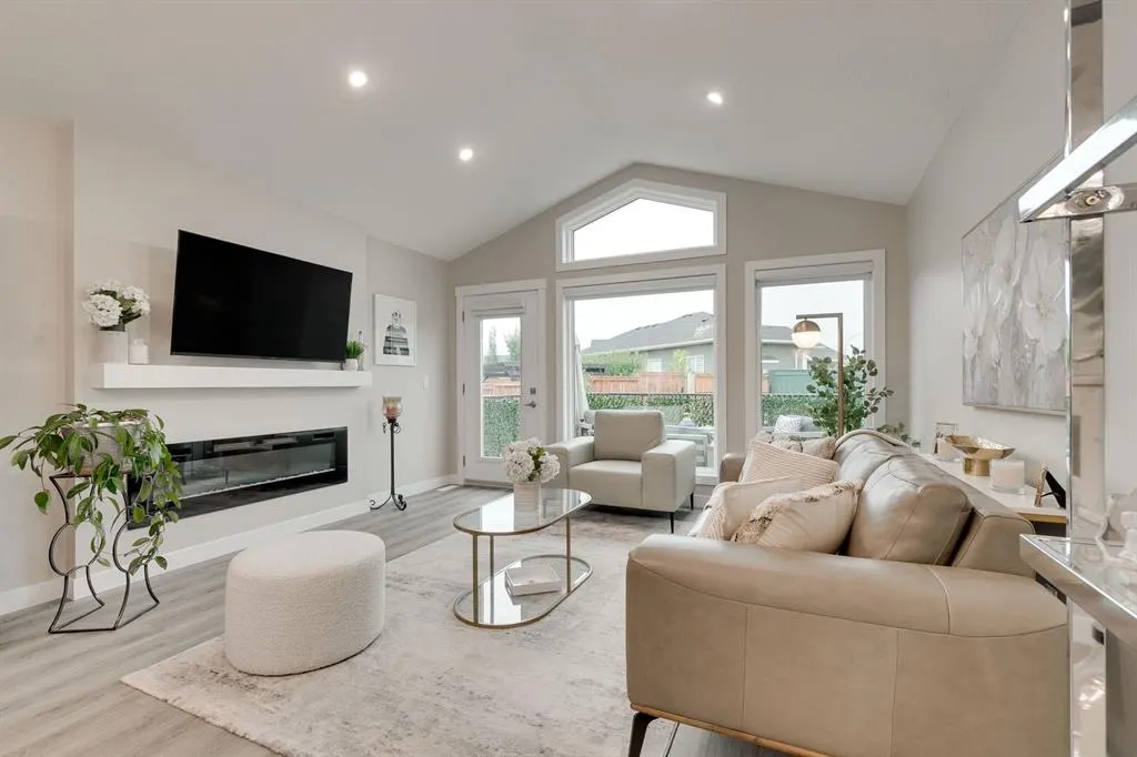 185 Riverwood Crescent