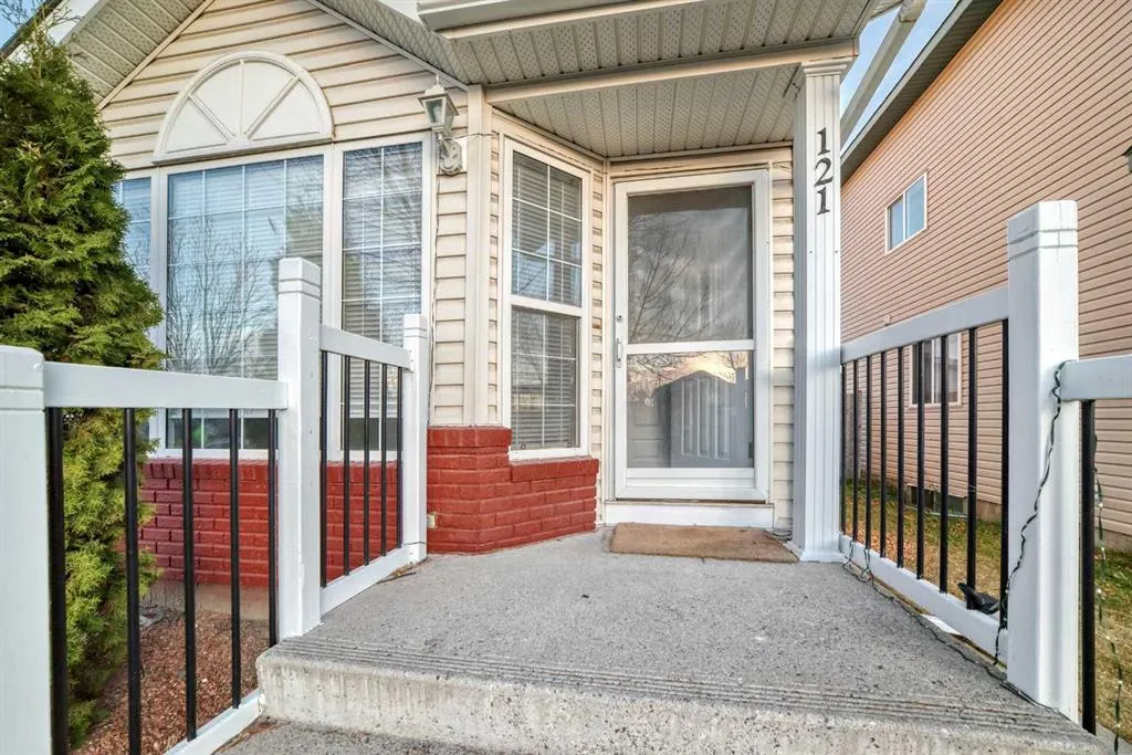 121 Martin Crossing Manor NE