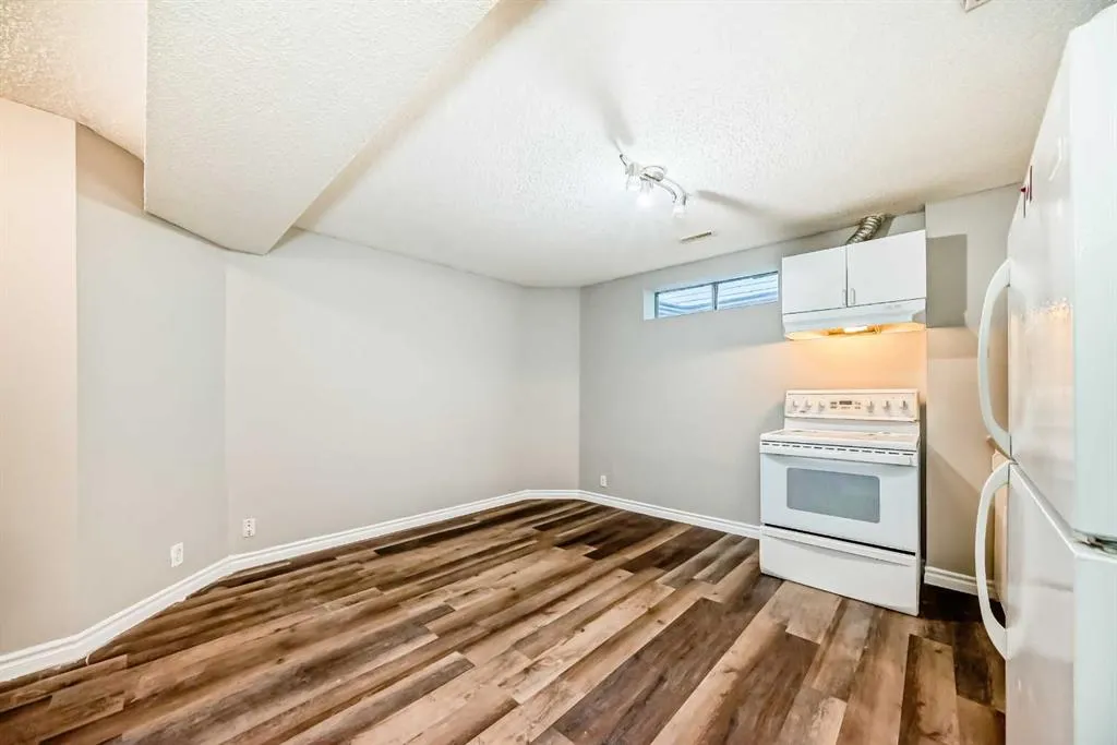 121 Martin Crossing Manor NE