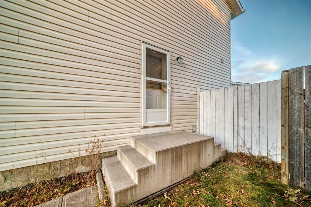 121 Martin Crossing Manor NE