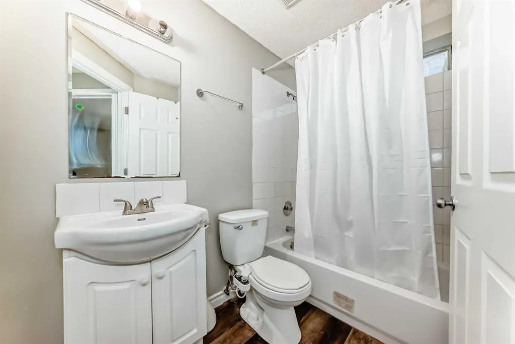 121 Martin Crossing Manor NE