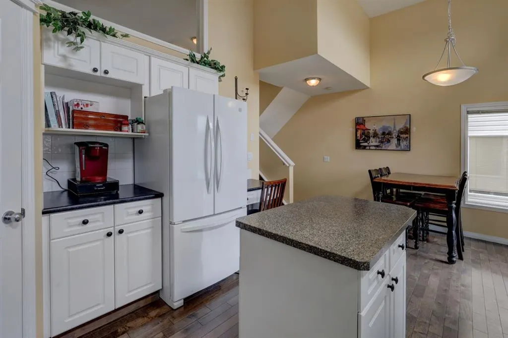 82 Country Hills Cove NW