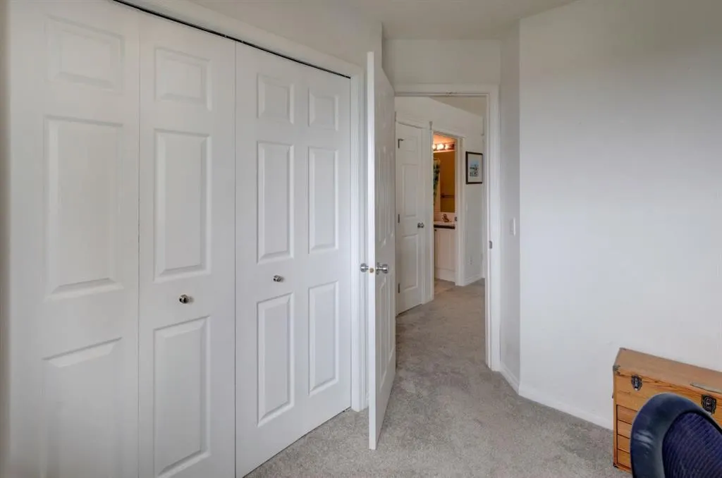 82 Country Hills Cove NW