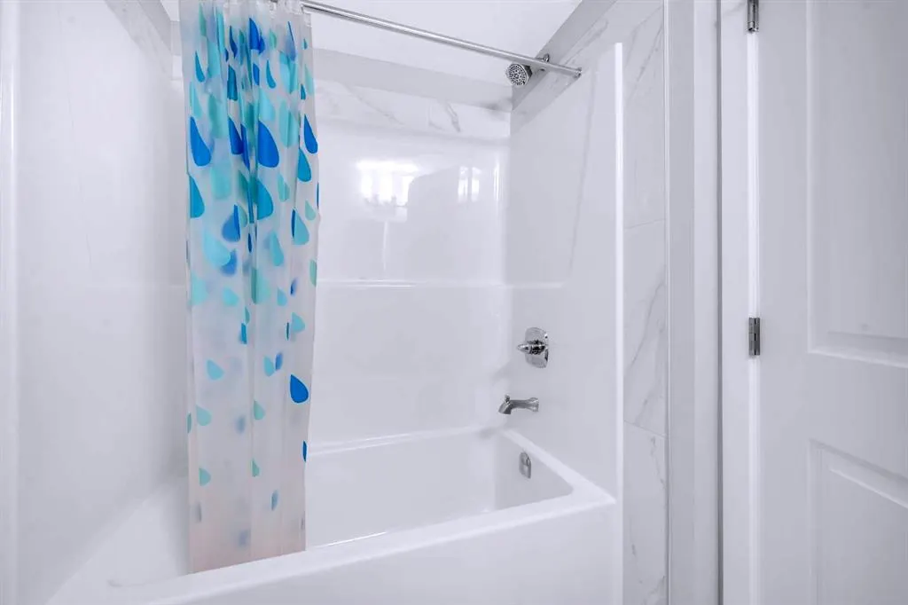 154 Silver Spruce Grove SW